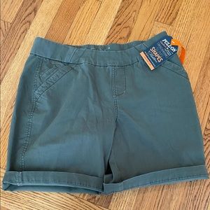 Jag jeans pull on slim shapes shorts.